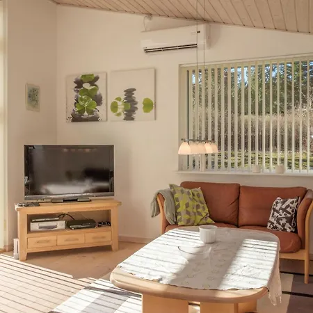Holiday home Stunning In Knebel With 3 Bedrooms, Sauna And Internet Ebeltoft